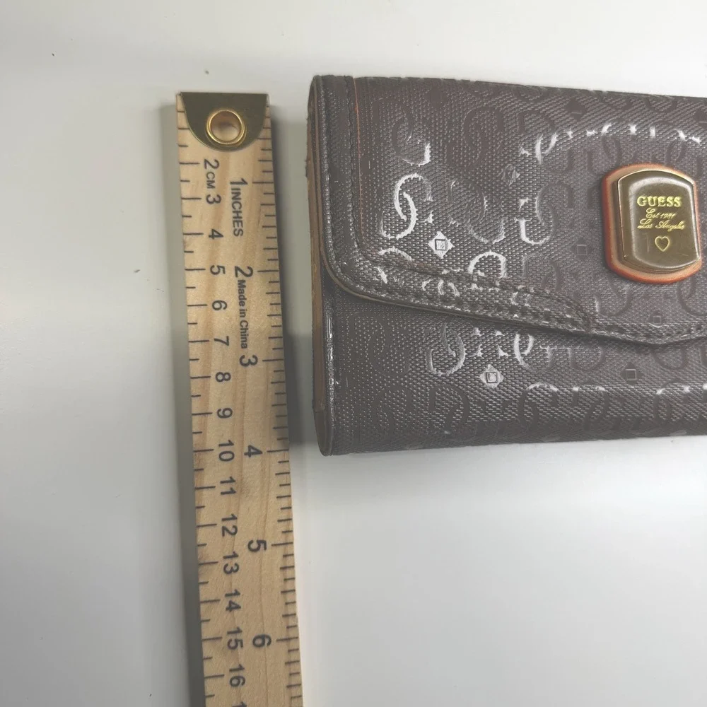 GUESS women's accessory wallet from the brand‎
